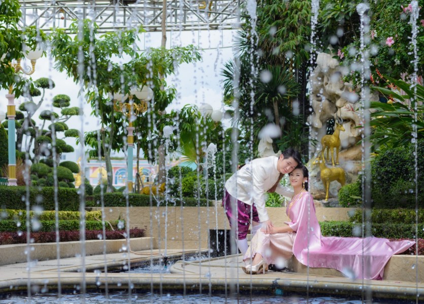 ถ่ายภาพแต่งงาน