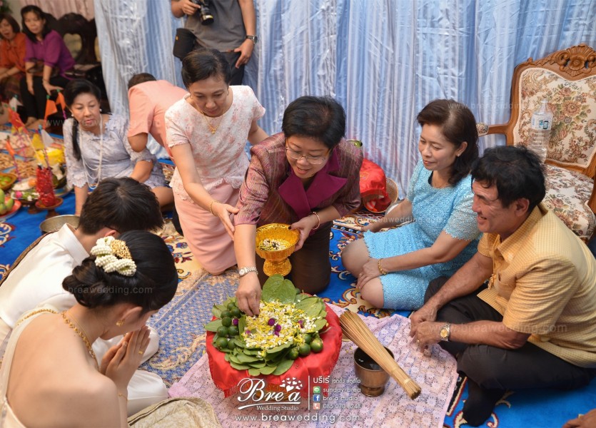 ชุดไทย นนทบุรี