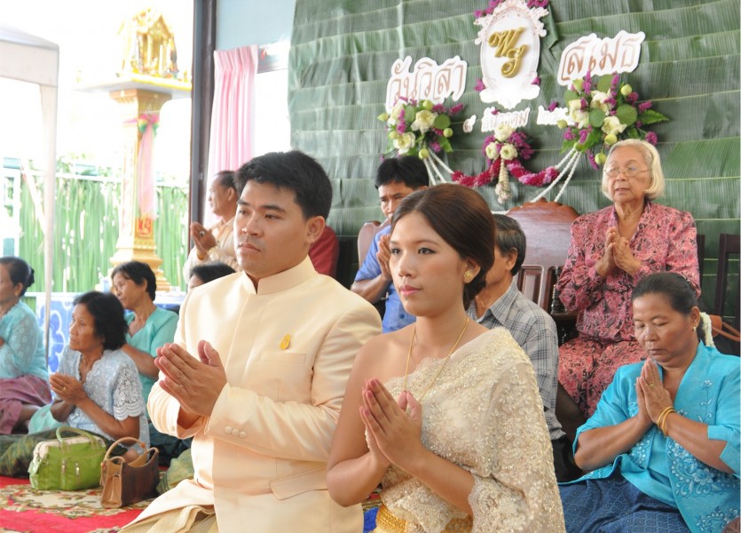 ร้านชุดไทย ชุดแต่งงาน นนทบุรี