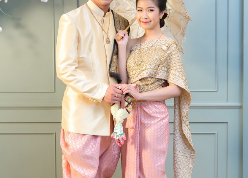 ถ่ายรูปแต่งงาน ในสตูดิโอ ถ่ายรูป อินดอร์ ชุดไทย ชุดแต่งงาน นนทบุรี บางบัวทอง