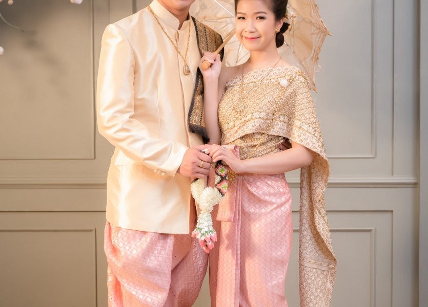 ถ่ายรูปแต่งงาน ในสตูดิโอ ถ่ายรูป อินดอร์ ชุดไทย ชุดแต่งงาน นนทบุรี บางบัวทอง