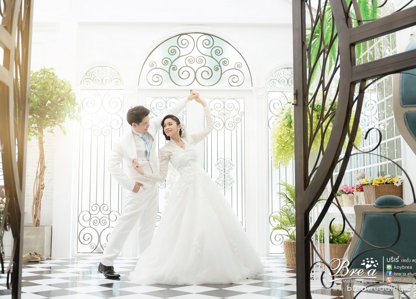 ถ่ายรูปแต่งงานในสตูดิโอ บรีเร่ เวดดิ้ง บางบัวทอง นนทบุรี