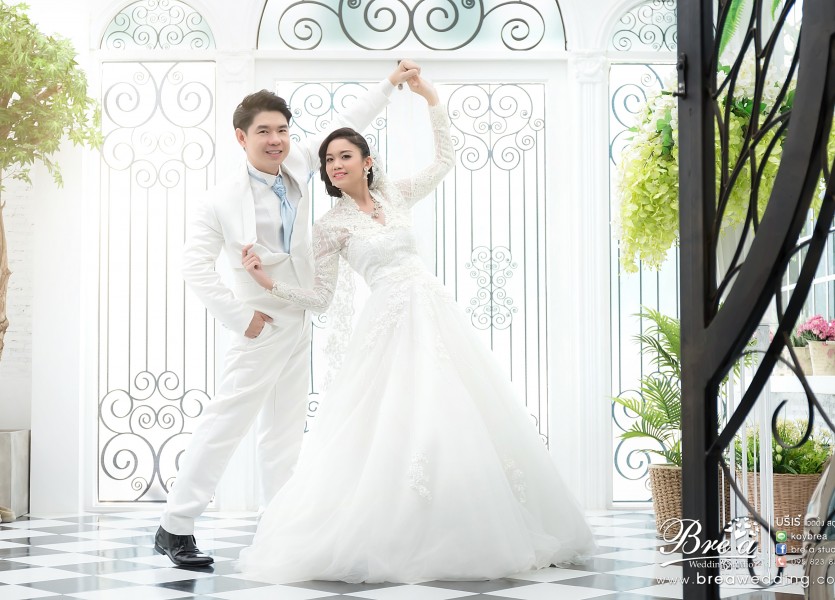 ถ่ายรูปแต่งงานในสตูดิโอ บรีเร่ เวดดิ้ง บางบัวทอง นนทบุรี