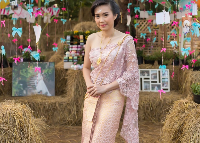 ชุดแต่งงาน ชุดไทยแต่งงาน ถ่ายรูปแต่งงาน ราชบุรี งานแต่งงาน นนทบุรี