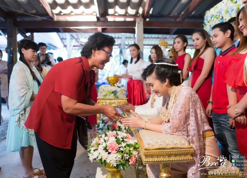 ชุดแต่งงาน ชุดไทยแต่งงาน ถ่ายรูปแต่งงาน ราชบุรี งานแต่งงาน นนทบุรี