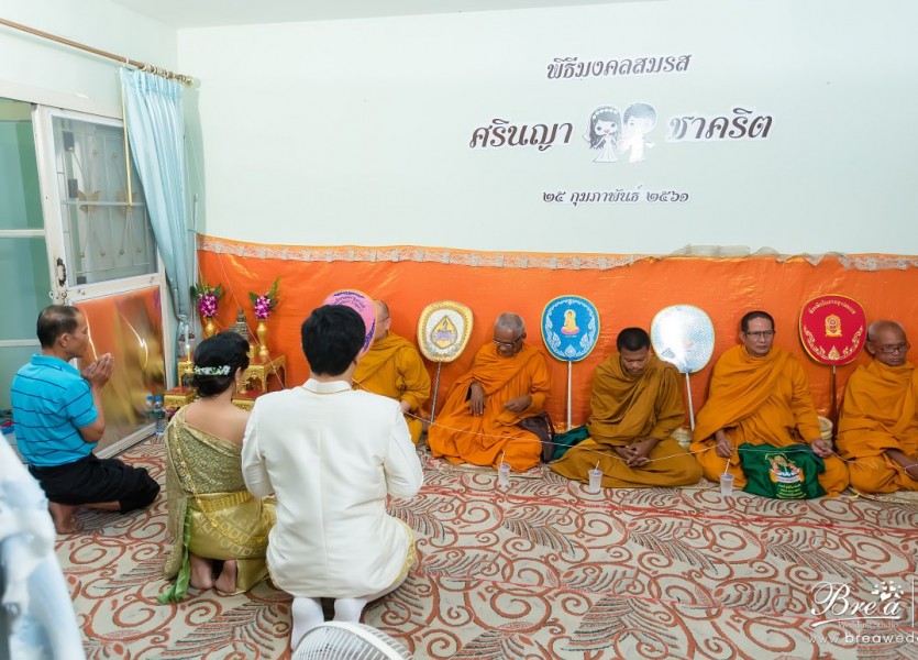 จัดงานแต่งงานที่บ้าน 009 ชุดแต่งงาน