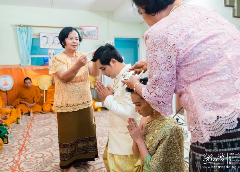 จัดงานแต่งงานที่บ้าน 019 ชุดแต่งงาน