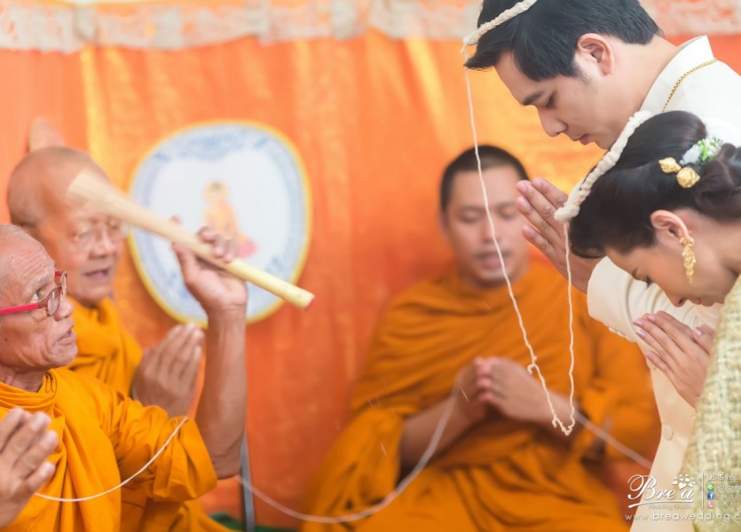 จัดงานแต่งงานที่บ้าน 020 ชุดแต่งงาน