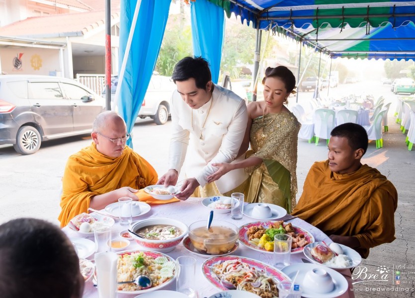 จัดงานแต่งงานที่บ้าน 022 ชุดแต่งงาน