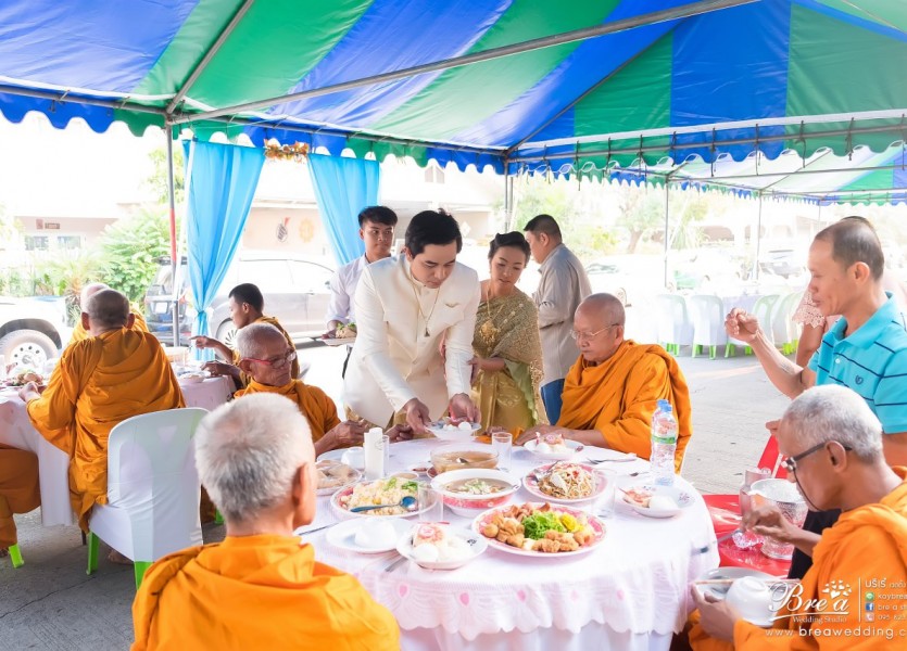 จัดงานแต่งงานที่บ้าน 025 ชุดแต่งงาน