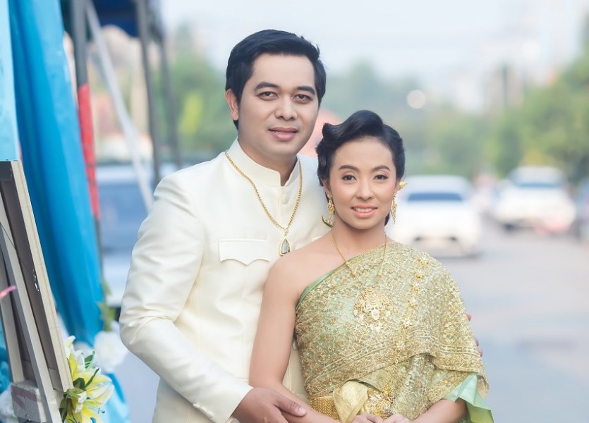 จัดงานแต่งงานที่บ้าน 027 ชุดแต่งงาน