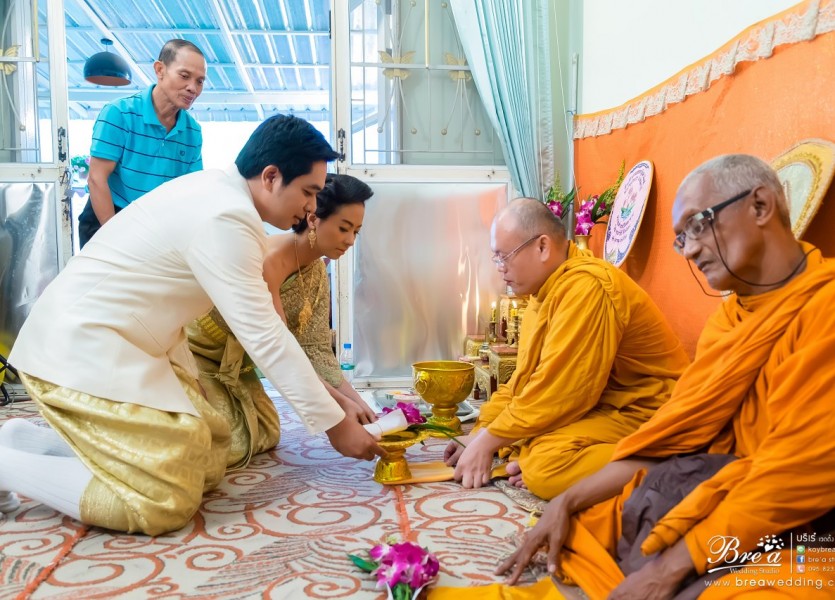 จัดงานแต่งงานที่บ้าน 028 ชุดแต่งงาน