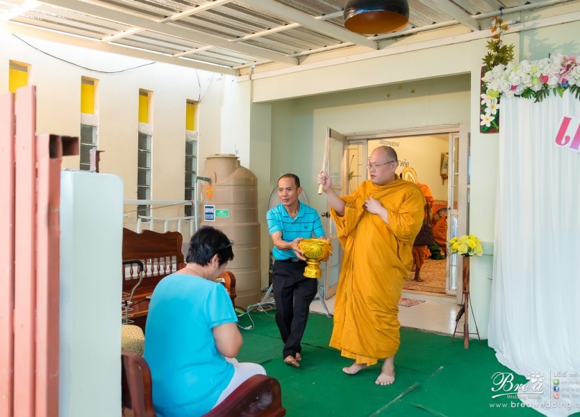 จัดงานแต่งงานที่บ้าน 036 ชุดแต่งงาน