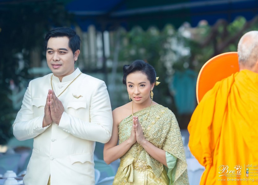 จัดงานแต่งงานที่บ้าน 038 ชุดแต่งงาน