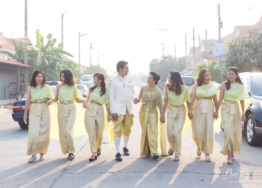 จัดงานแต่งงานที่บ้าน 040 ชุดแต่งงาน