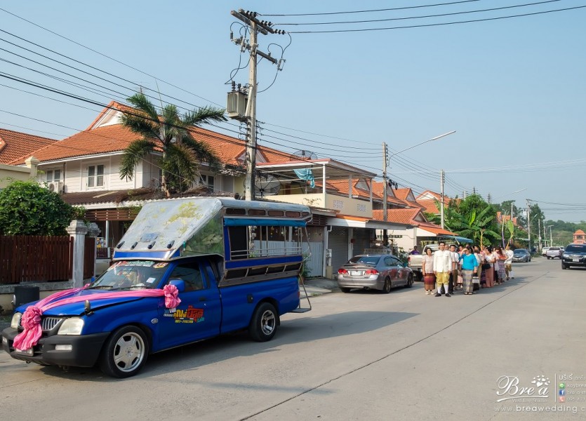 จัดงานแต่งงานที่บ้าน 058 ชุดแต่งงาน