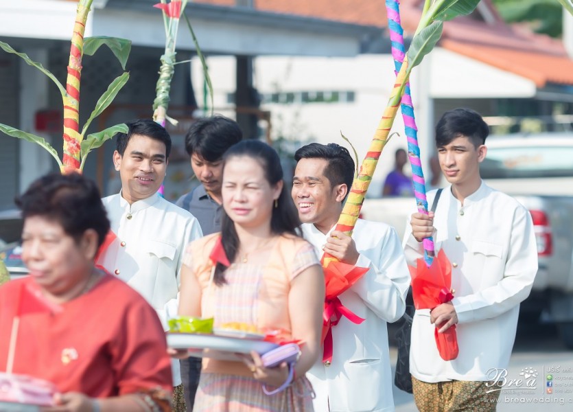 จัดงานแต่งงานที่บ้าน 059 ชุดแต่งงาน