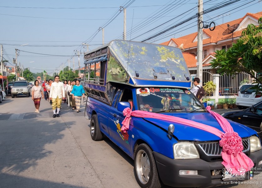 จัดงานแต่งงานที่บ้าน 062 ชุดแต่งงาน