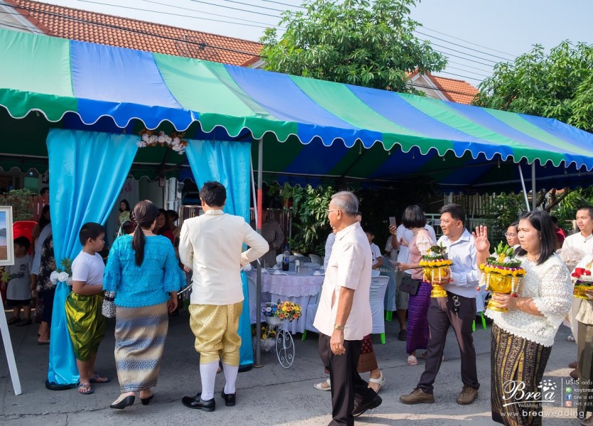 จัดงานแต่งงานที่บ้าน 064 ชุดแต่งงาน
