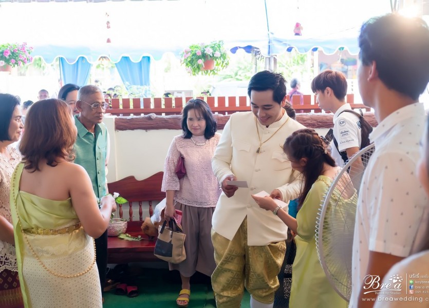 จัดงานแต่งงานที่บ้าน 070 ชุดแต่งงาน