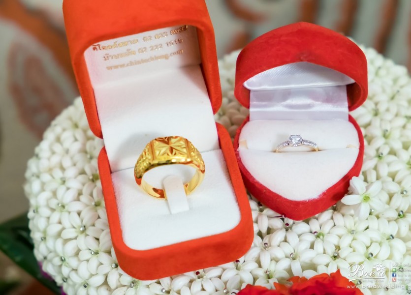 จัดงานแต่งงานที่บ้าน 082 ชุดแต่งงาน