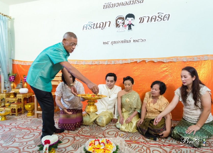 จัดงานแต่งงานที่บ้าน 086 ชุดแต่งงาน