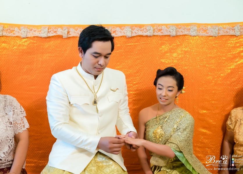 จัดงานแต่งงานที่บ้าน 088 ชุดแต่งงาน