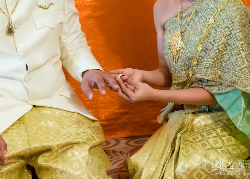 จัดงานแต่งงานที่บ้าน 092 ชุดแต่งงาน