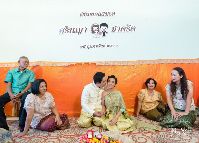 จัดงานแต่งงานที่บ้าน 095 ชุดแต่งงาน