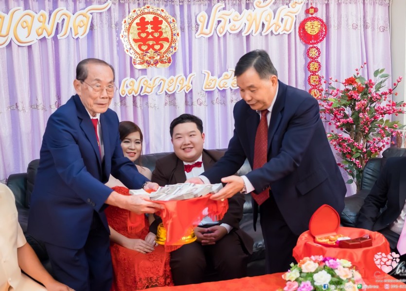 ชุดยกน้ำชา งานหมั้น ชุดแดง040 แต่งงานแบบจีน