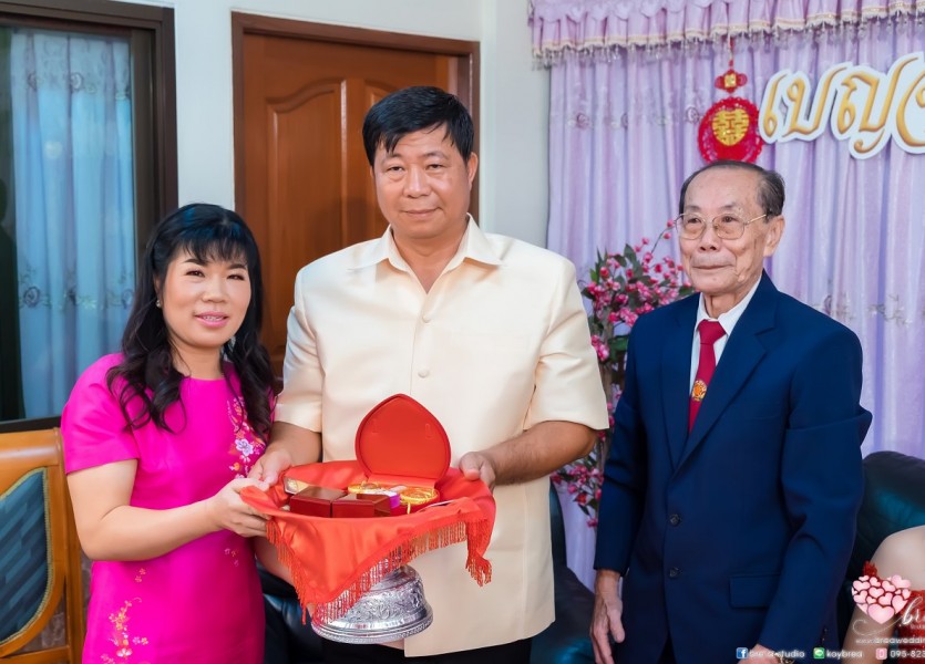 ชุดยกน้ำชา งานหมั้น ชุดแดง042 แต่งงานแบบจีน