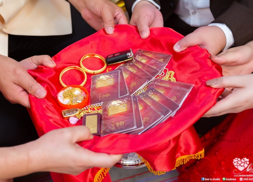 ชุดยกน้ำชา งานหมั้น ชุดแดง075 แต่งงานแบบจีน