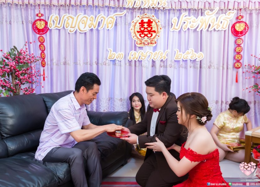 ชุดยกน้ำชา งานหมั้น ชุดแดง085 แต่งงานแบบจีน