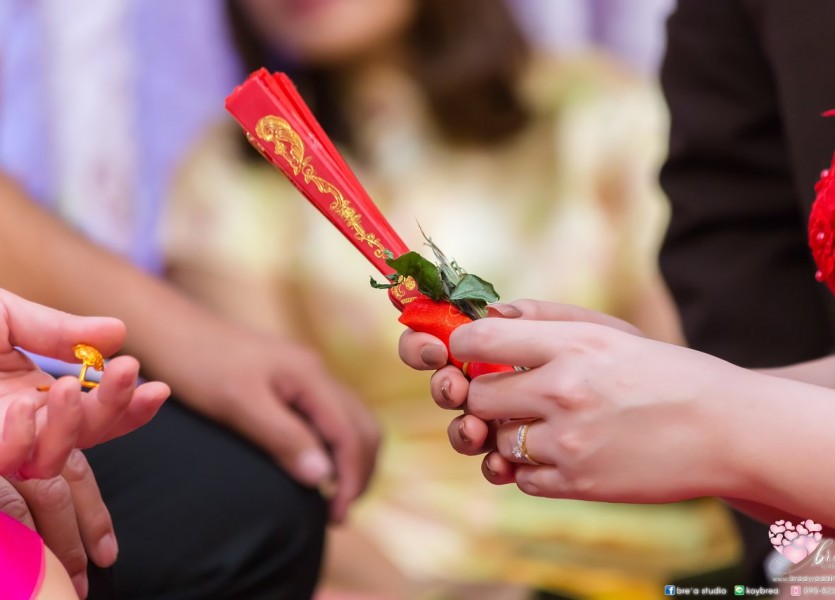 ชุดยกน้ำชา งานหมั้น ชุดแดง093 แต่งงานแบบจีน