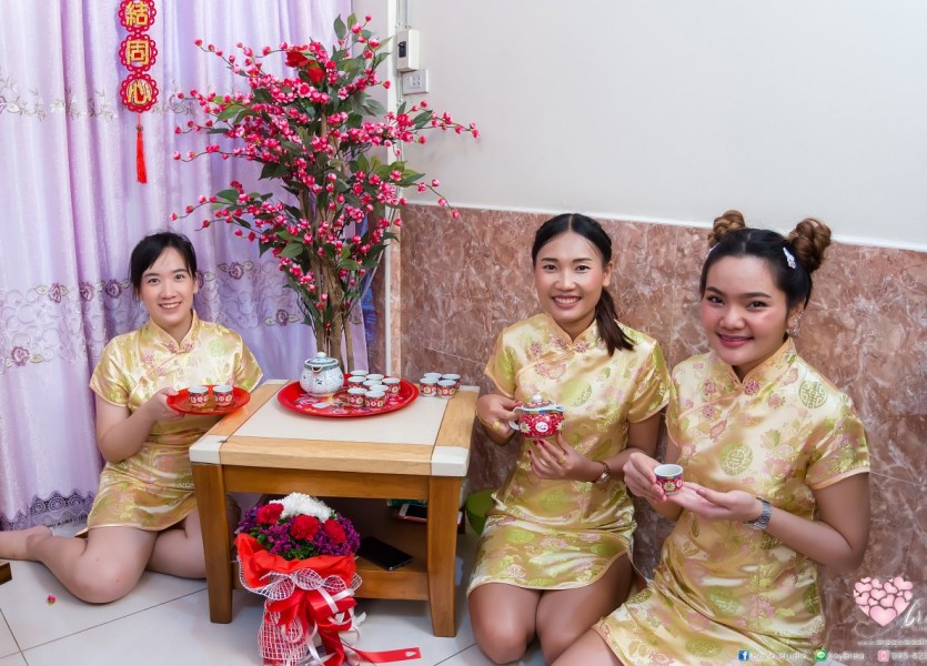 ชุดยกน้ำชา งานหมั้น ชุดแดง094 แต่งงานแบบจีน