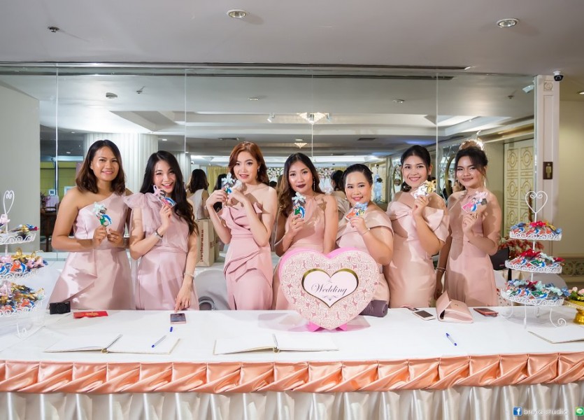 โรงแรมมณเฑียรริเวอร์ไซด์กรุงเทพ  ชุดแต่งงาน 018 ถ่ายภาพ