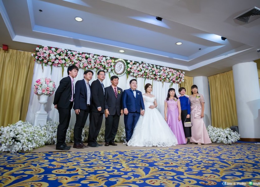 โรงแรมมณเฑียรริเวอร์ไซด์กรุงเทพ  ชุดแต่งงาน 037 ถ่ายภาพ