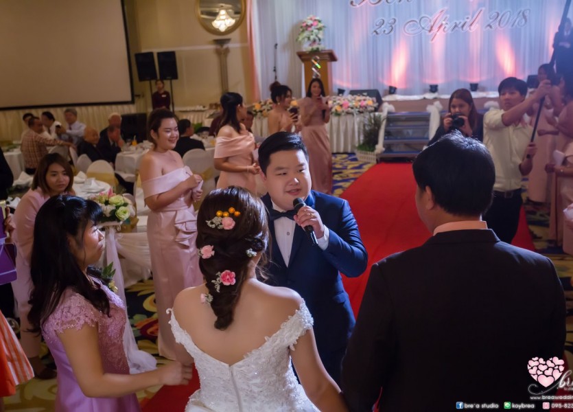 โรงแรมมณเฑียรริเวอร์ไซด์กรุงเทพ  ชุดแต่งงาน 085 ถ่ายภาพ